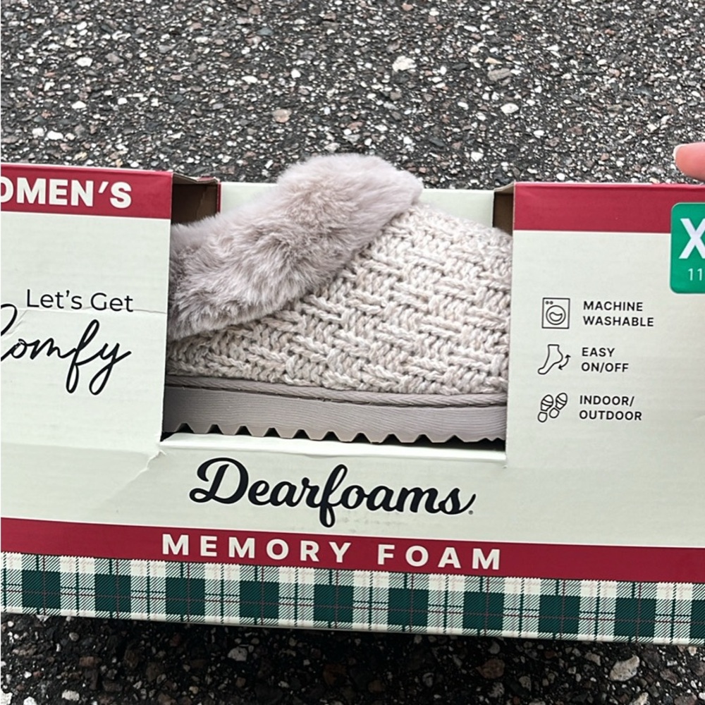 Dearfoams Women's Plush Cream Slippers